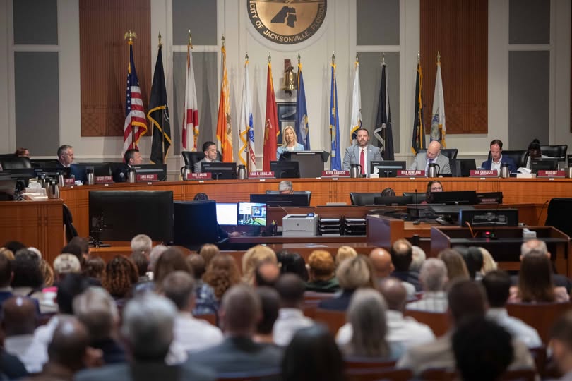 Mayor Deegan making speech in city council chambers