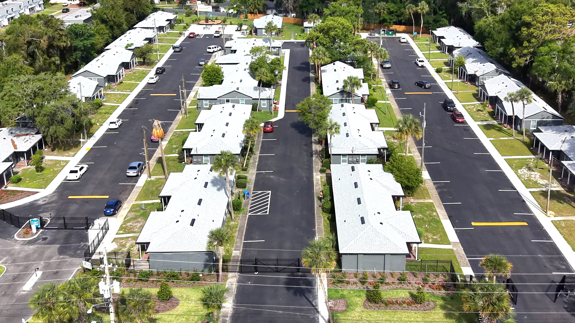Capri Villa Apartments - Brentwood