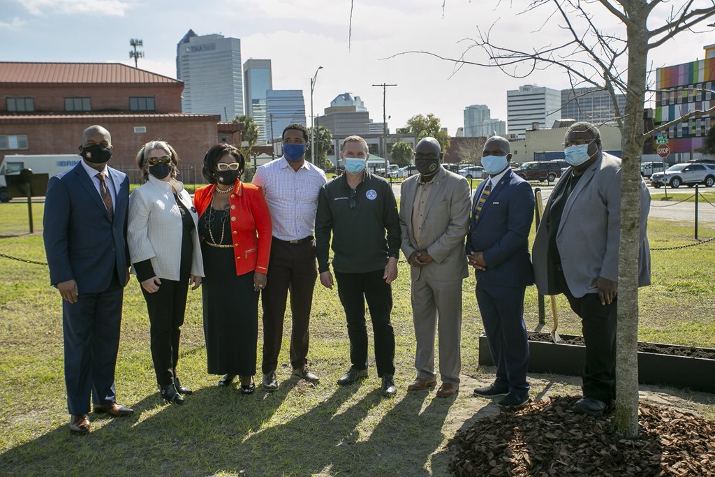 City official pose for a phot at groundbreaking event