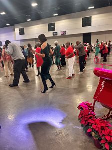 CM-Clark-Murray-dancing-with-the-seniors-at-jingle-jam.jpg