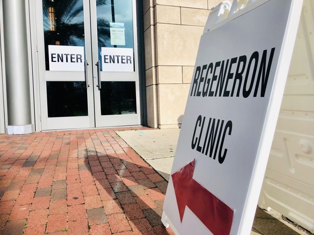 rengeneron clinic entrance doors