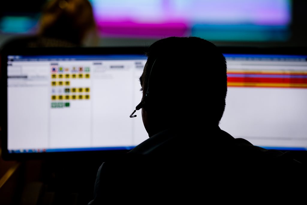 911 operator having a conversation with a distress caller