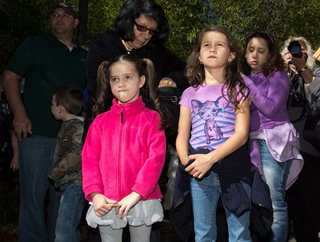 Photo of children watching the ribbon cutting ceremony for the Land of the Tiger exhibit at the Zoo.