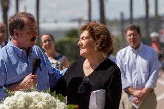 Photo of Council Member John Crescimbeni thanking Lyn Corley for her work coordinating the placement of the marker honoring the French Huguenot colonists of La Caroline.